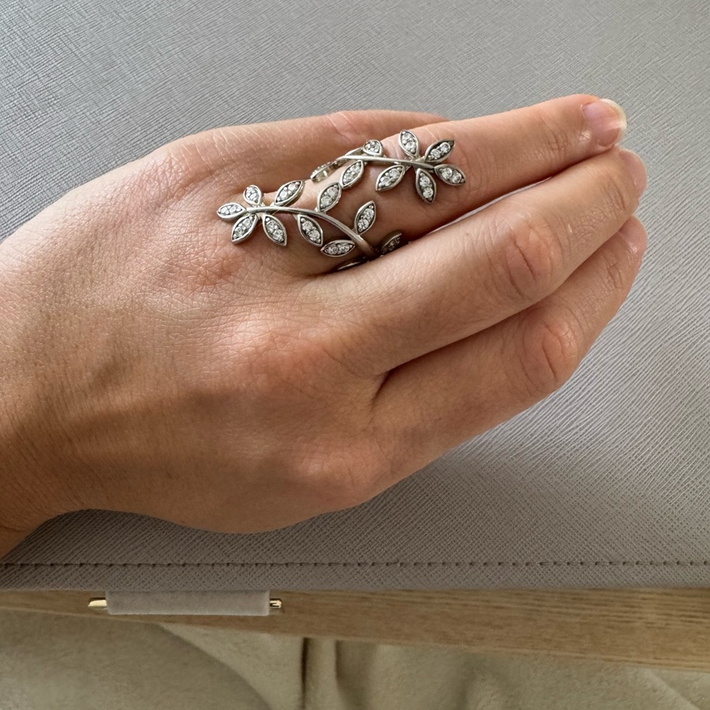 Elegant Silver Leaf Ring